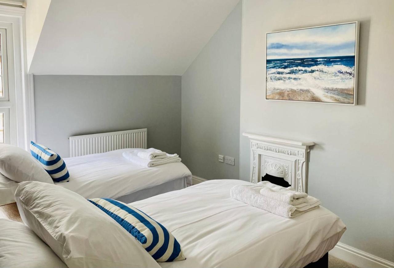 Coast House Cromer - Sleeps 15, Hot Tub, Sea Views Villa Exterior photo