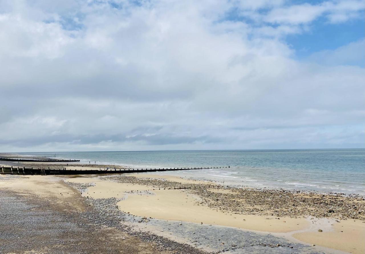 Coast House Cromer - Sleeps 15, Hot Tub, Sea Views Villa Exterior photo